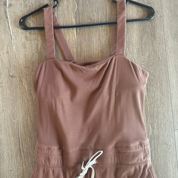 Vuori Women’s Brown Wide-Leg Jumpsuit with Drawstring - Picture 6 of 6